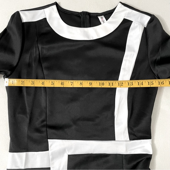 OC Order Plus Midi Dress - Picture 8 of 9